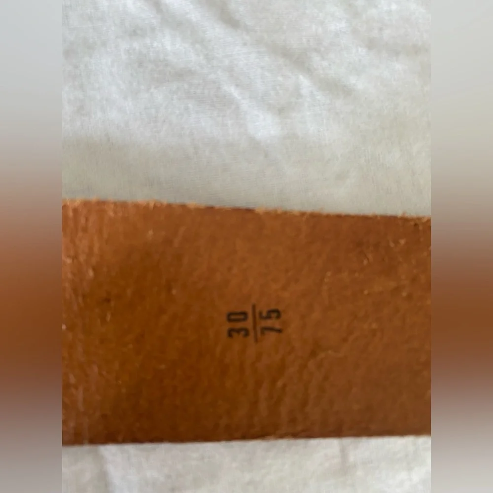 1980’s BANANA REPUBLIC BROWN LEATHER BELT MADE IN ENGLAND - Picture 8 of 14